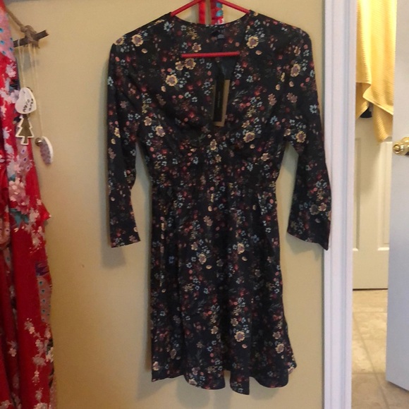 Very Moda satin V neck floral dress - Picture 3 of 4